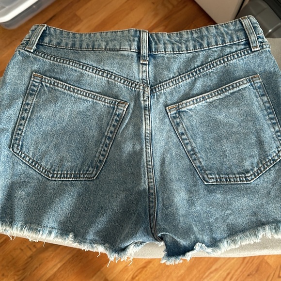 H&M and Levi’s 501 cut off shorts - Picture 5 of 5